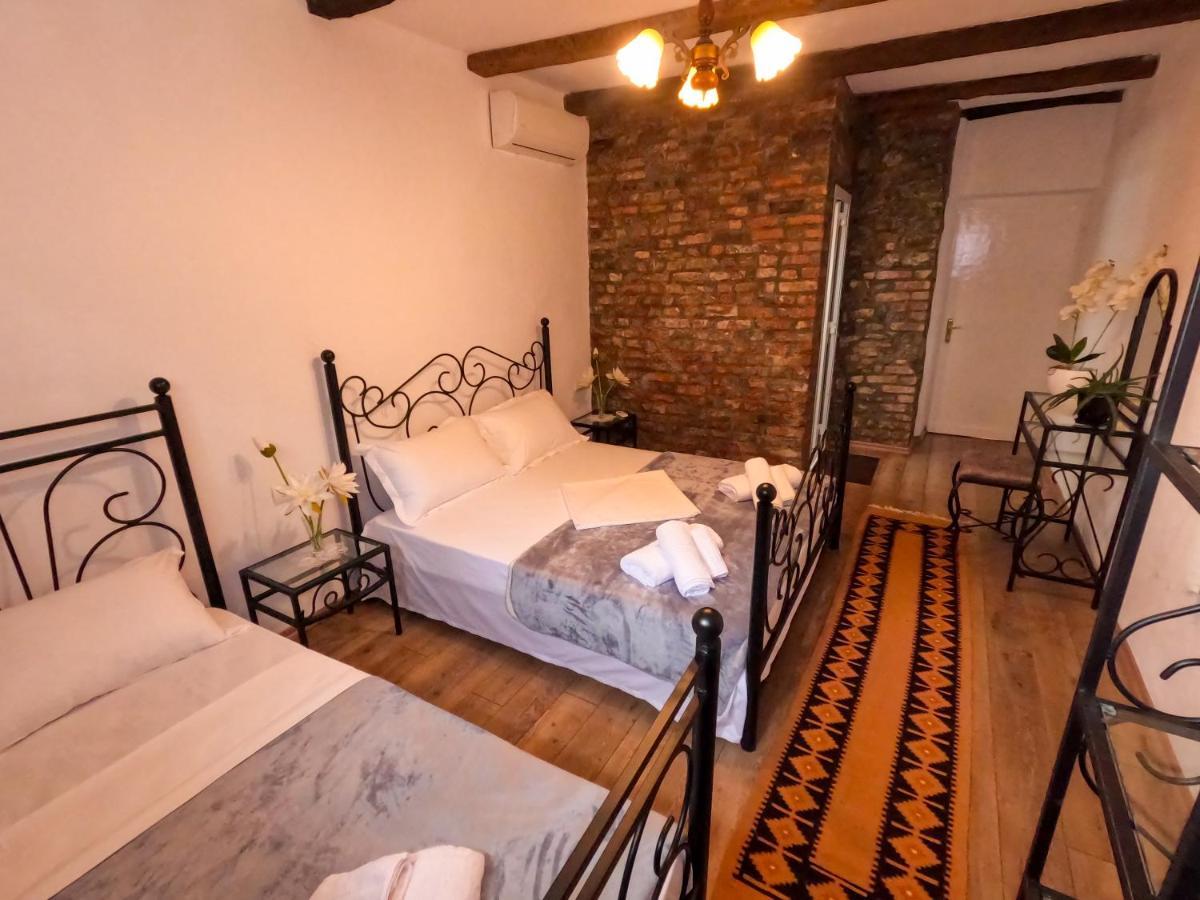 Intown Guesthouse Шкодер Екстер'єр фото