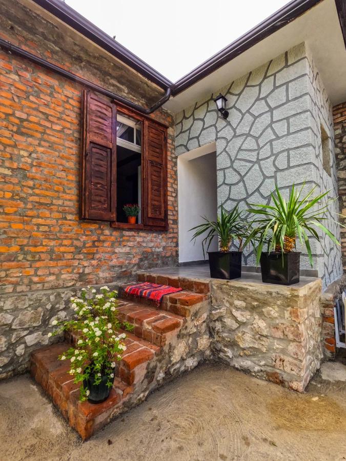 Intown Guesthouse Шкодер Екстер'єр фото