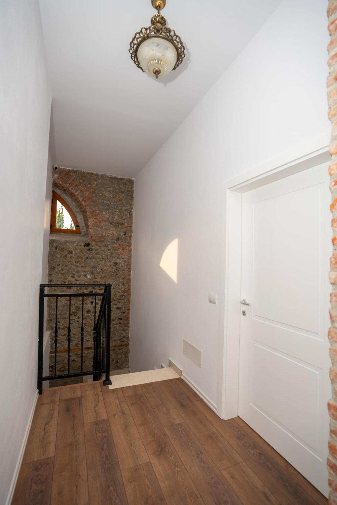 Intown Guesthouse Шкодер Екстер'єр фото