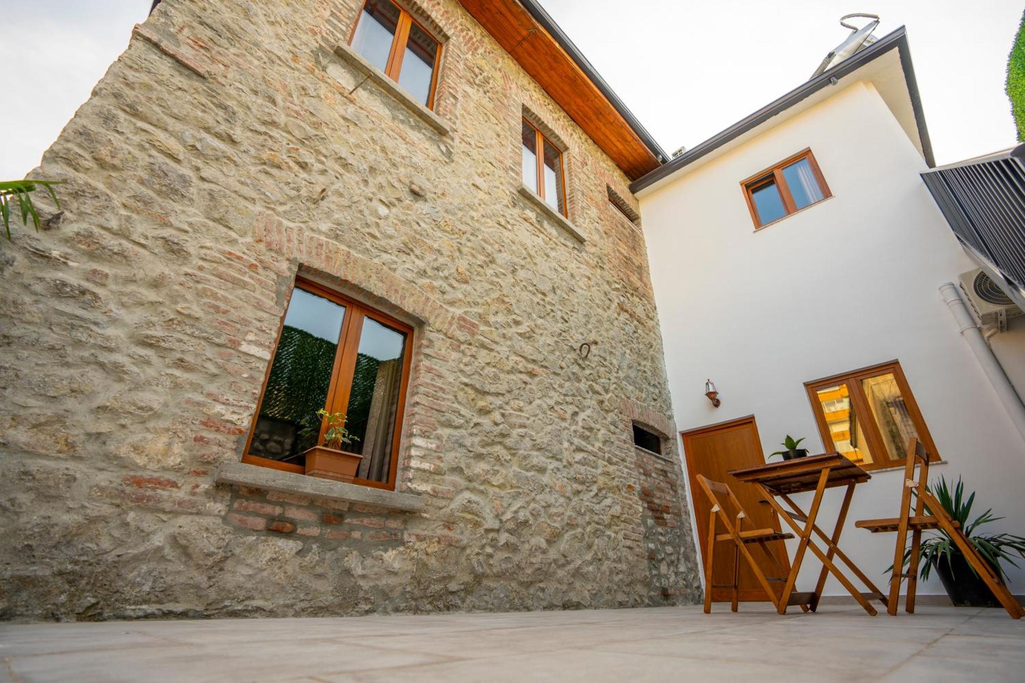 Intown Guesthouse Шкодер Екстер'єр фото