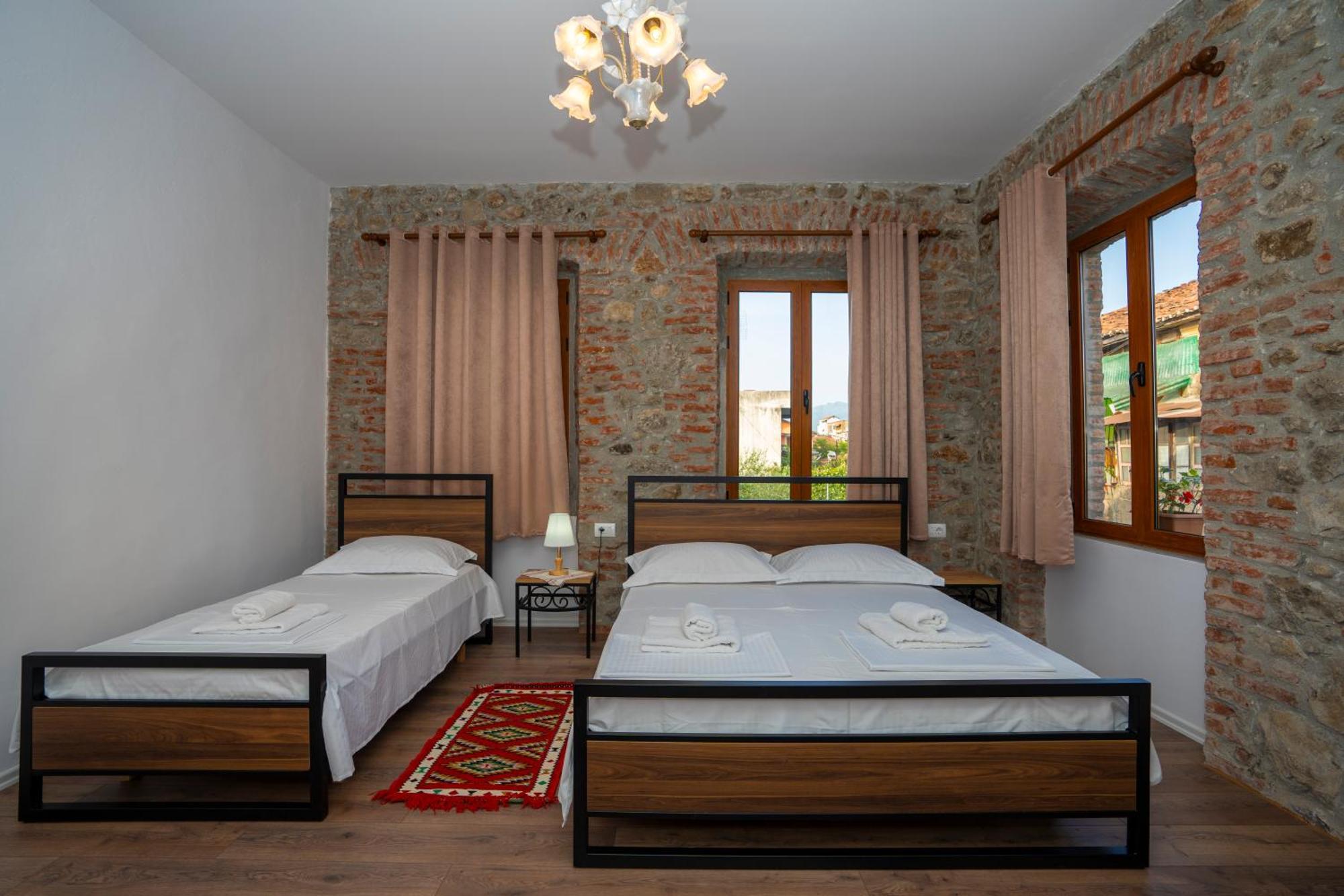 Intown Guesthouse Шкодер Екстер'єр фото