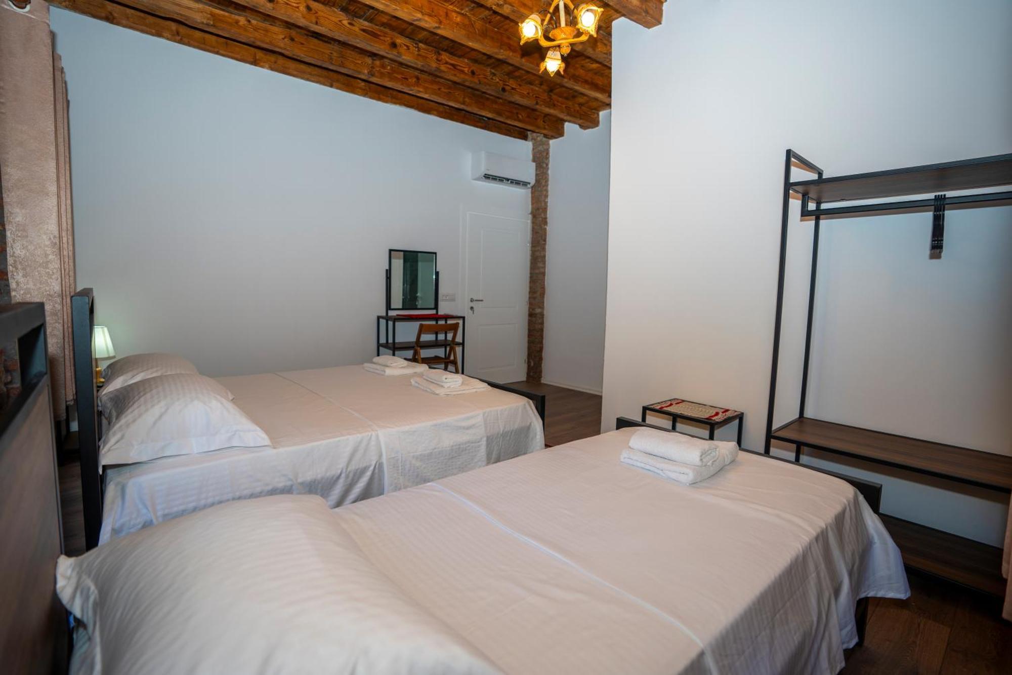Intown Guesthouse Шкодер Екстер'єр фото