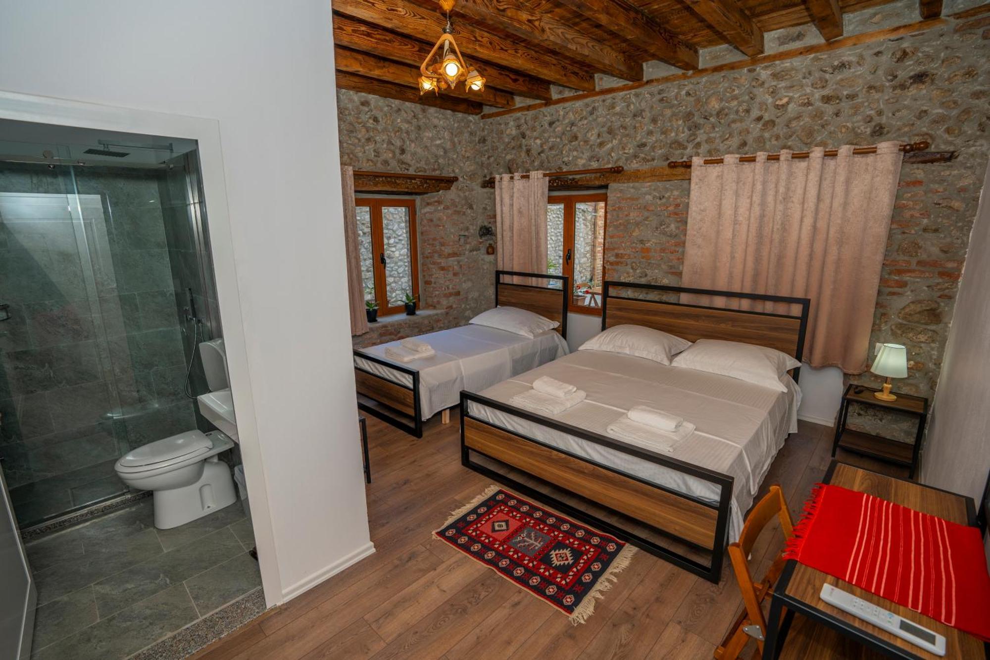 Intown Guesthouse Шкодер Екстер'єр фото