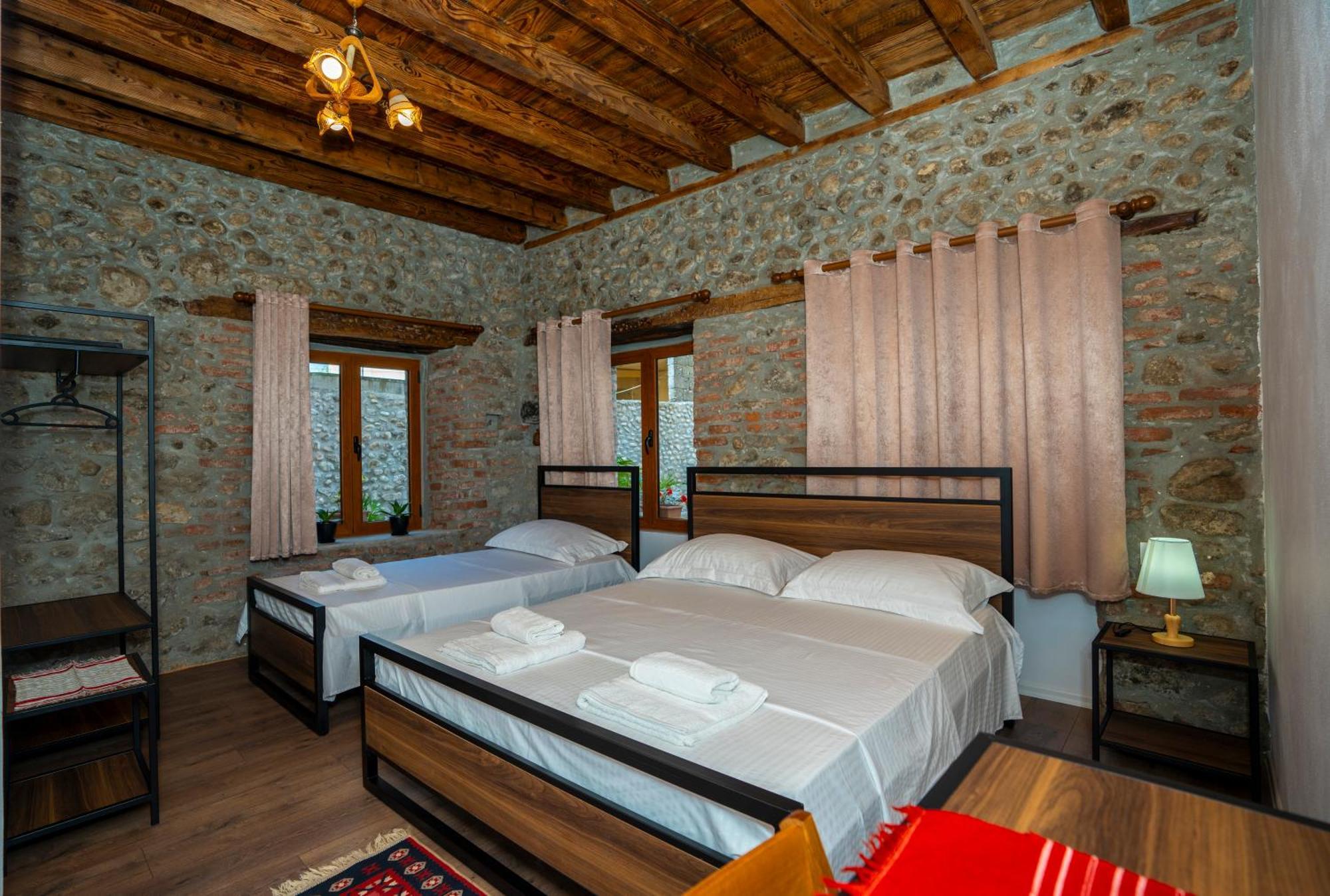 Intown Guesthouse Шкодер Екстер'єр фото